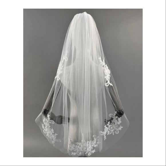 Accessories - Beautiful embroidered wedding veil